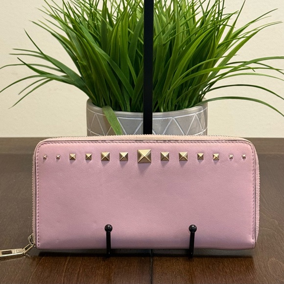Valentino Garavani Pink Rockstud Zip Around Wallet - Picture 1 of 12